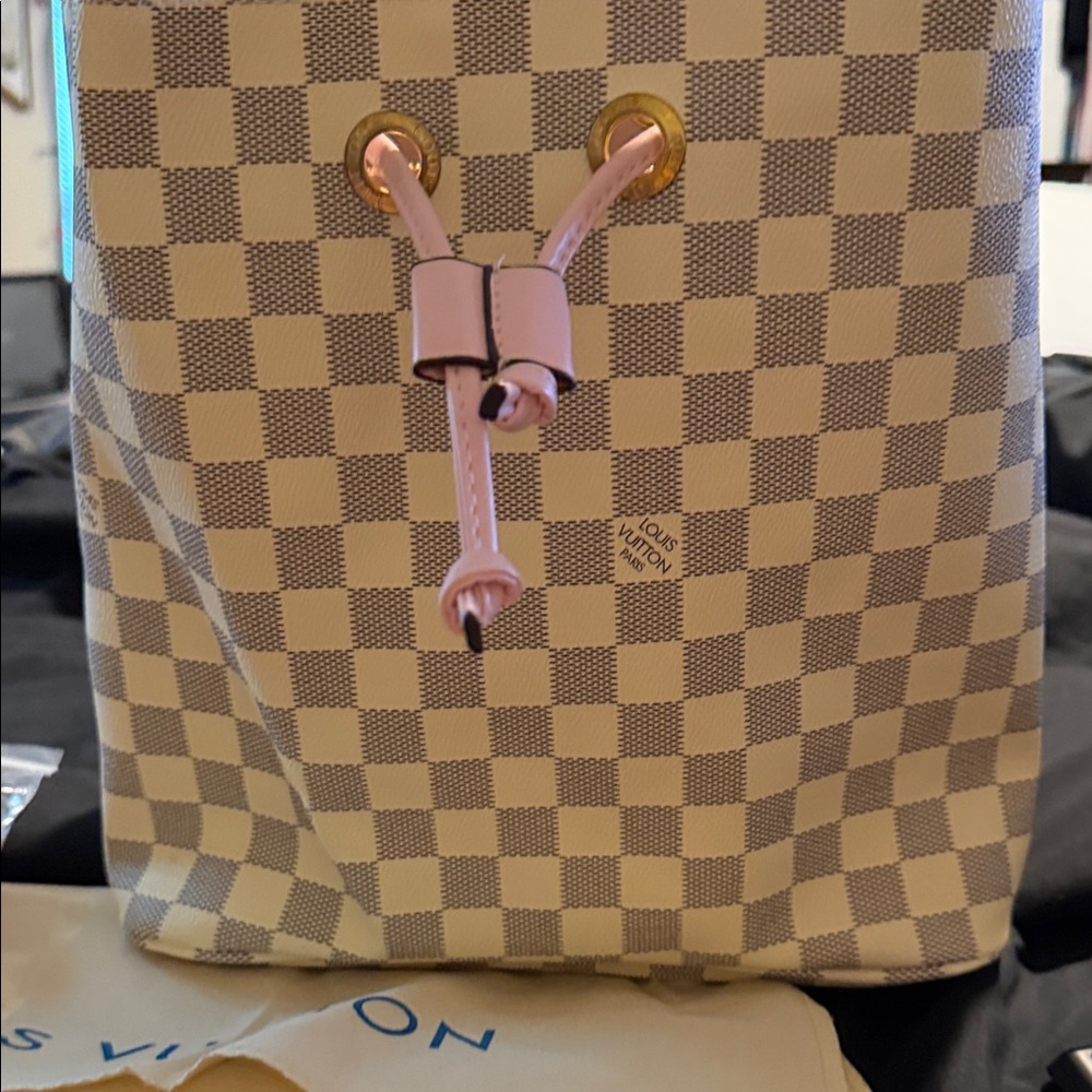 Bucket bag